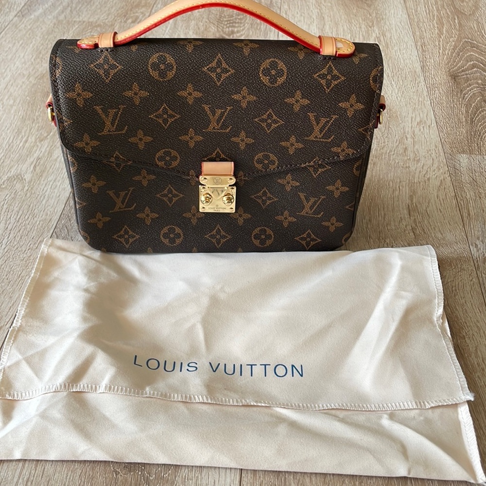 **COPY** Beautiful ’Copy’ Louis Vuitton Pochette Métis.